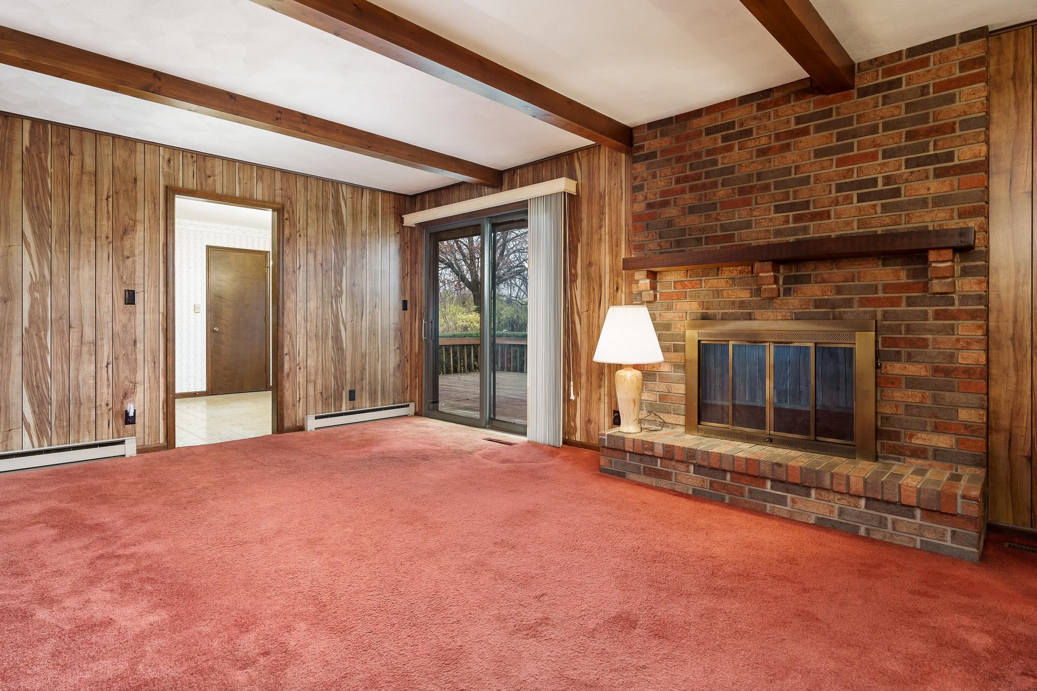 6644 Belvidere Road Roscoe, IL 61073 - Photo 25 of 42 an empty room with fireplace