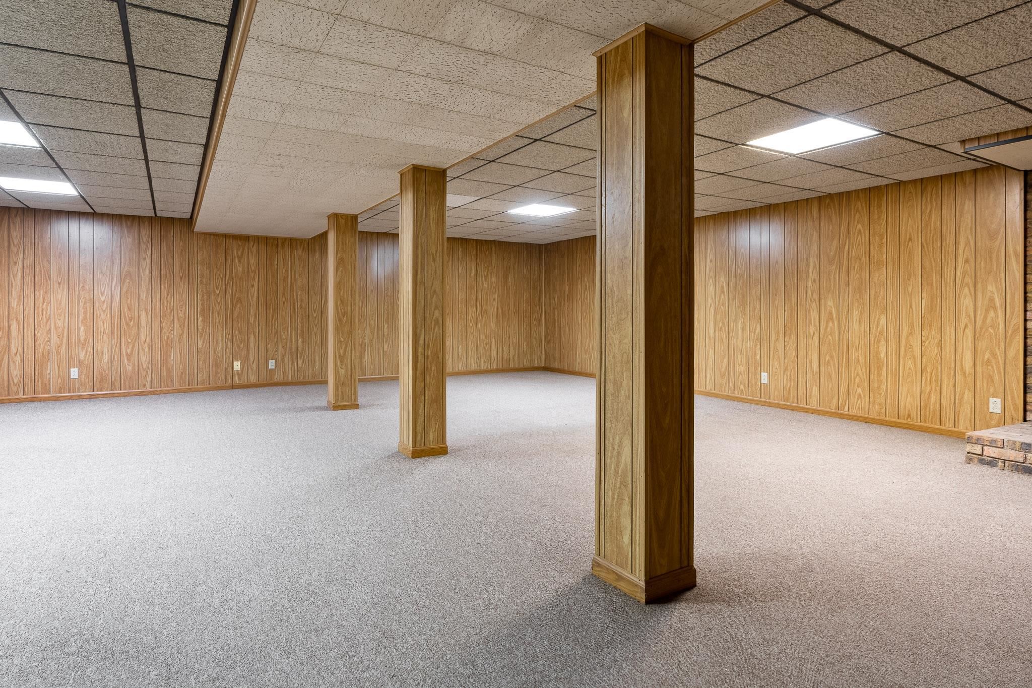 6644 Belvidere Road Roscoe, IL 61073 - Photo 37 of 42 a view of a hallway