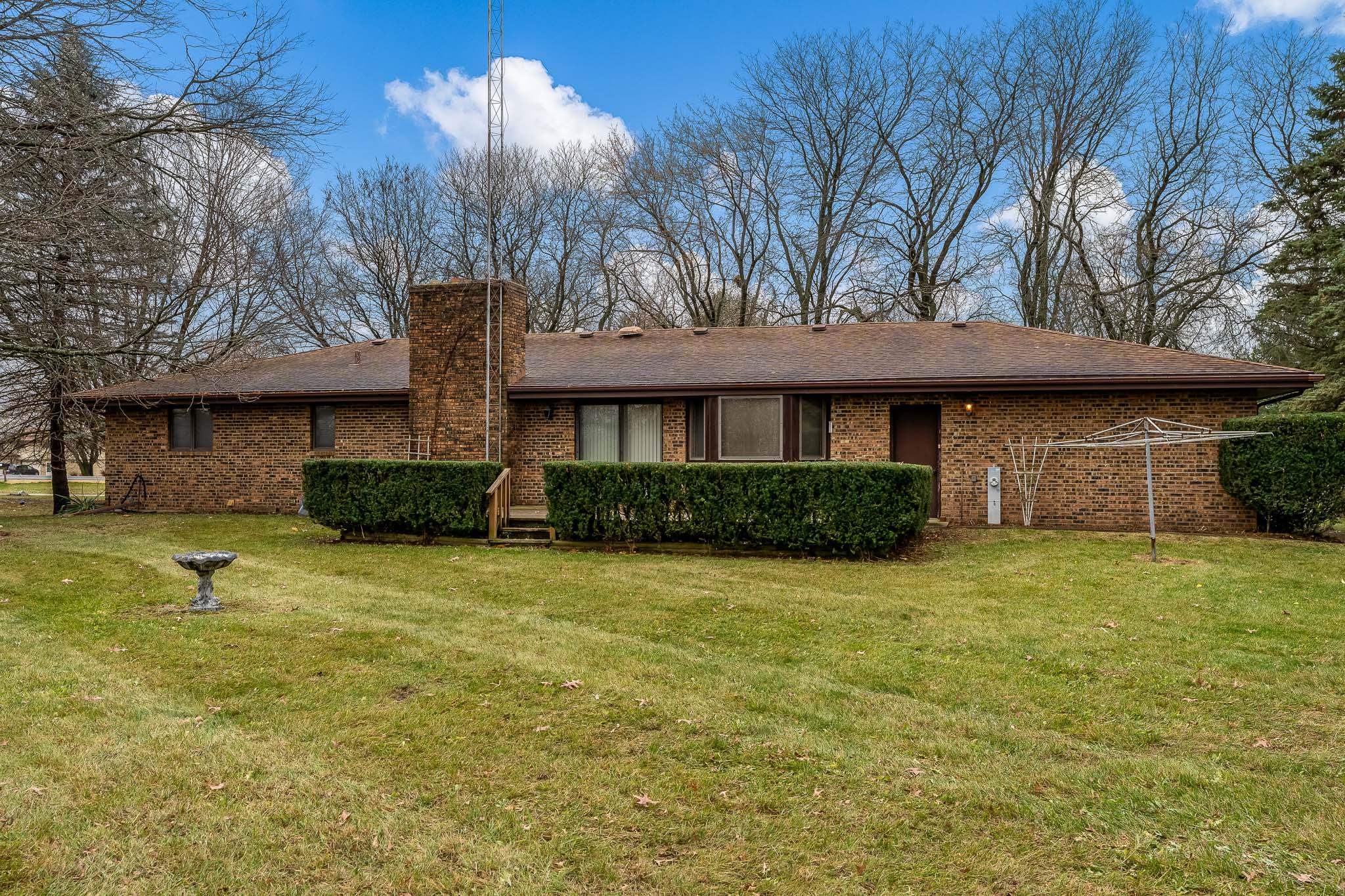 6644 Belvidere Road Roscoe, IL 61073 - Photo 8 of 42 a front view of a house with a garden