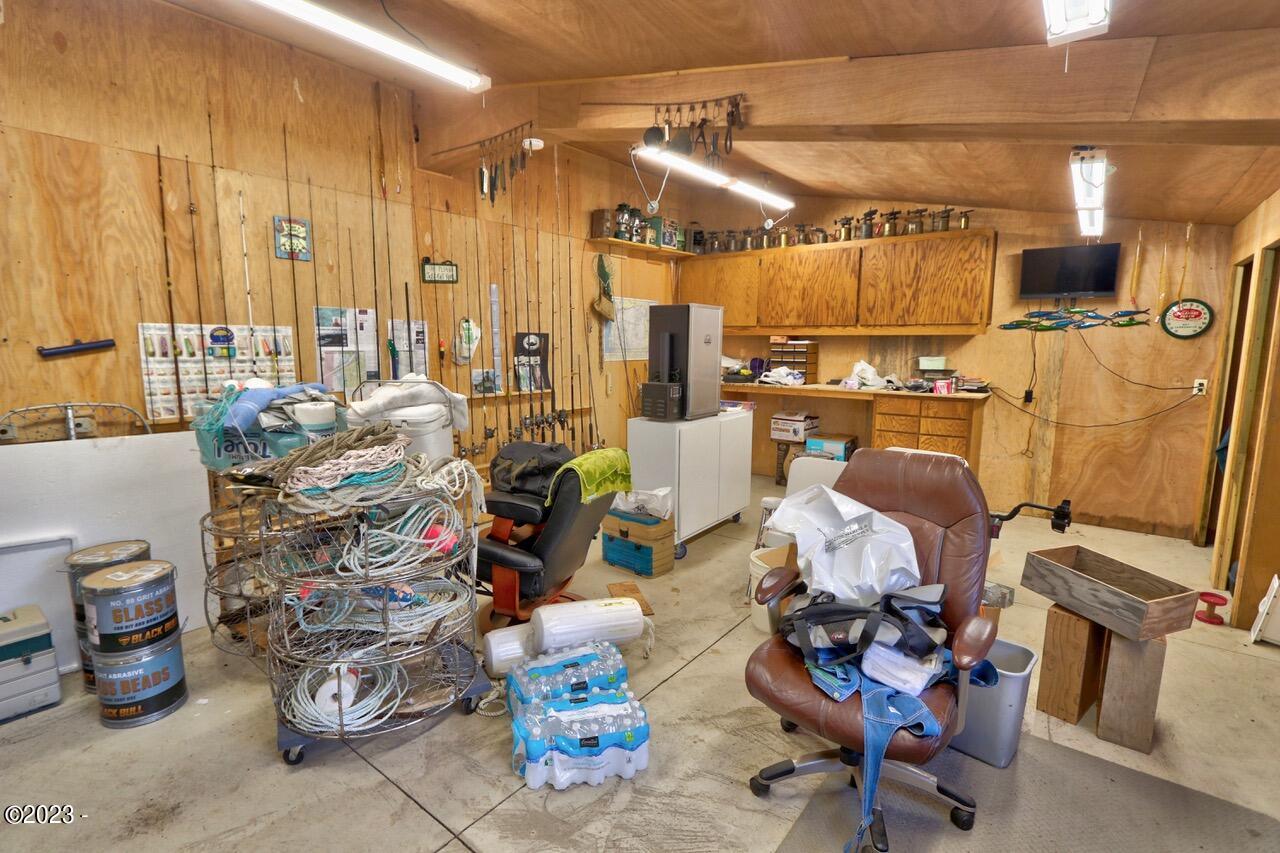 7555 Yaquina Bay Road Newport, OR 97365 - Photo 44 of 54 Heated part of shop