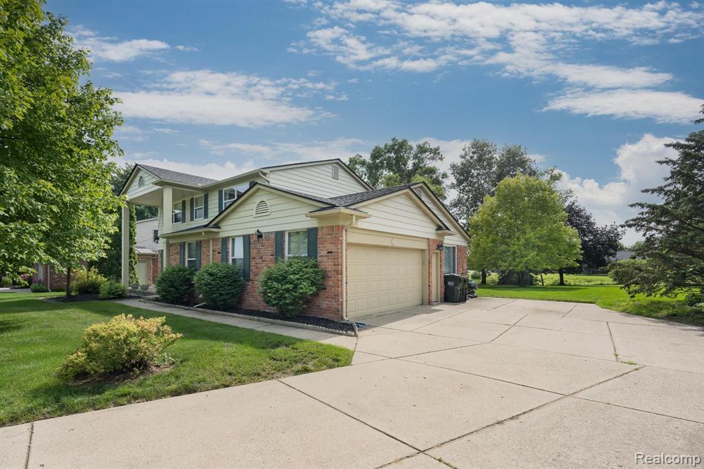 2802 Sandhurst Rochester Hills, MI 48307 - Photo 2 of 24