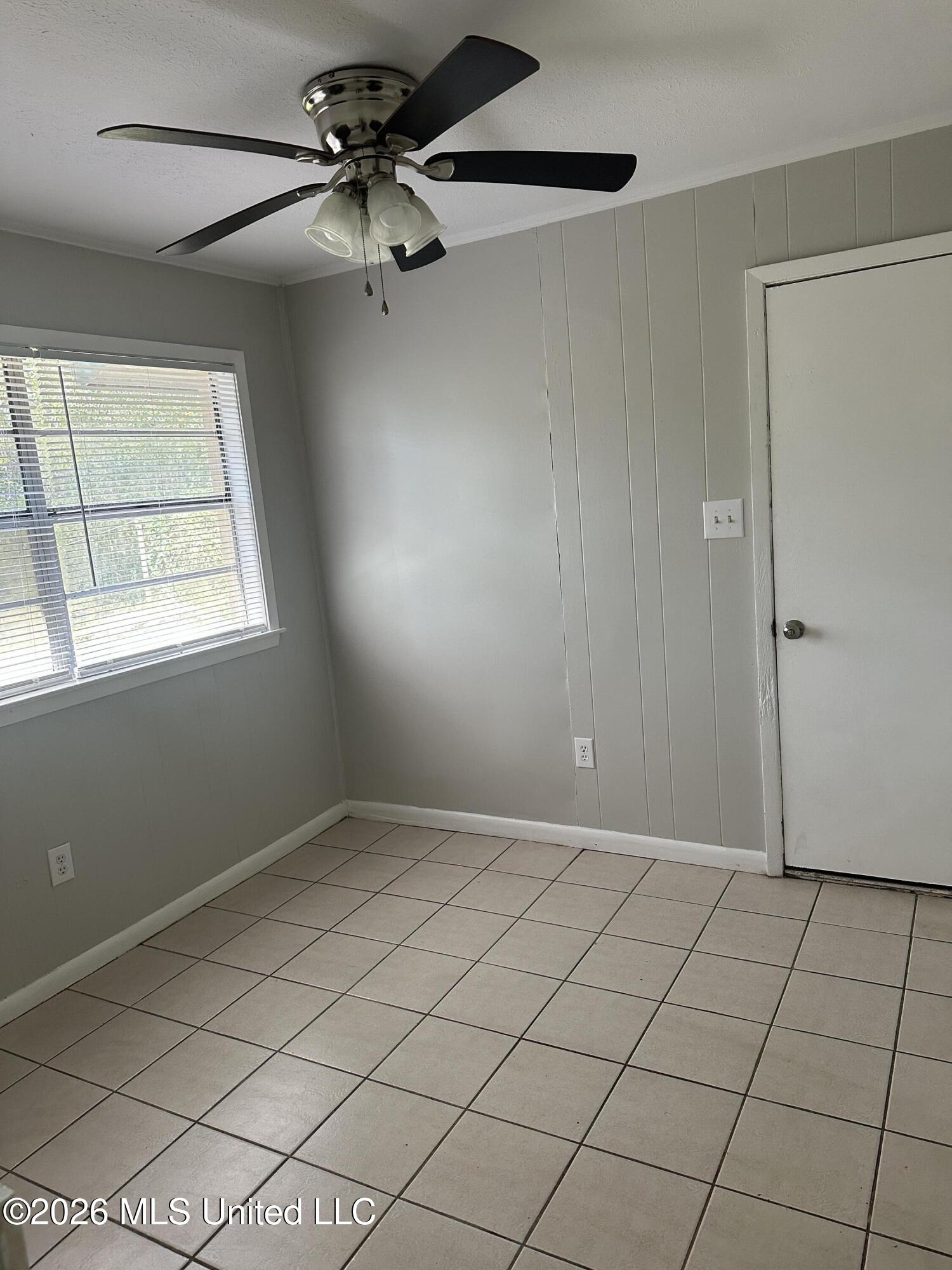 2735 Ridgeway Drive Gautier, MS 39553 - Photo 3 of 14 IMG_5048