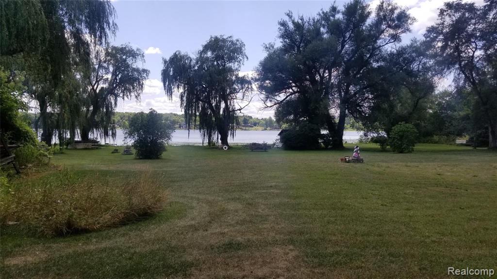 11275 East Pleasant Lake Road Manchester, MI 48158 - Photo 2 of 10