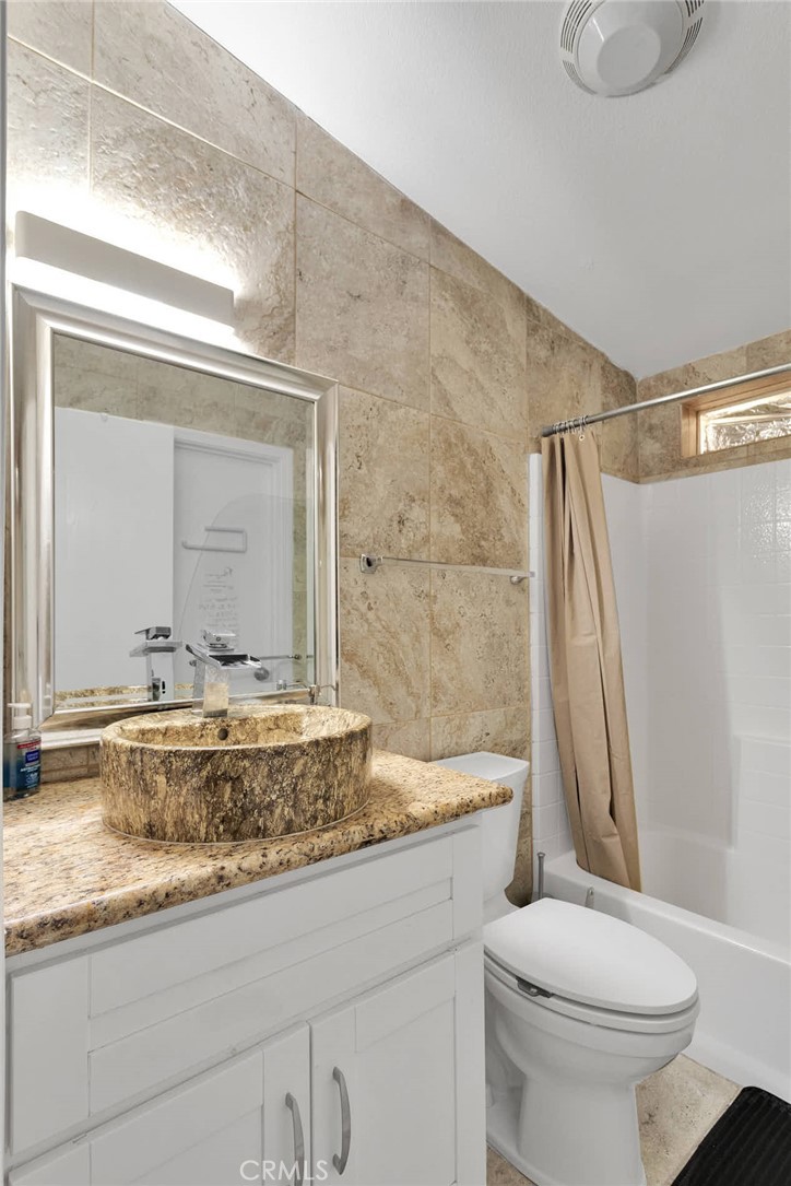 27320 Rodeo Road Helendale, CA 92342 - Photo 13 of 54 Bathroom 2 (full)