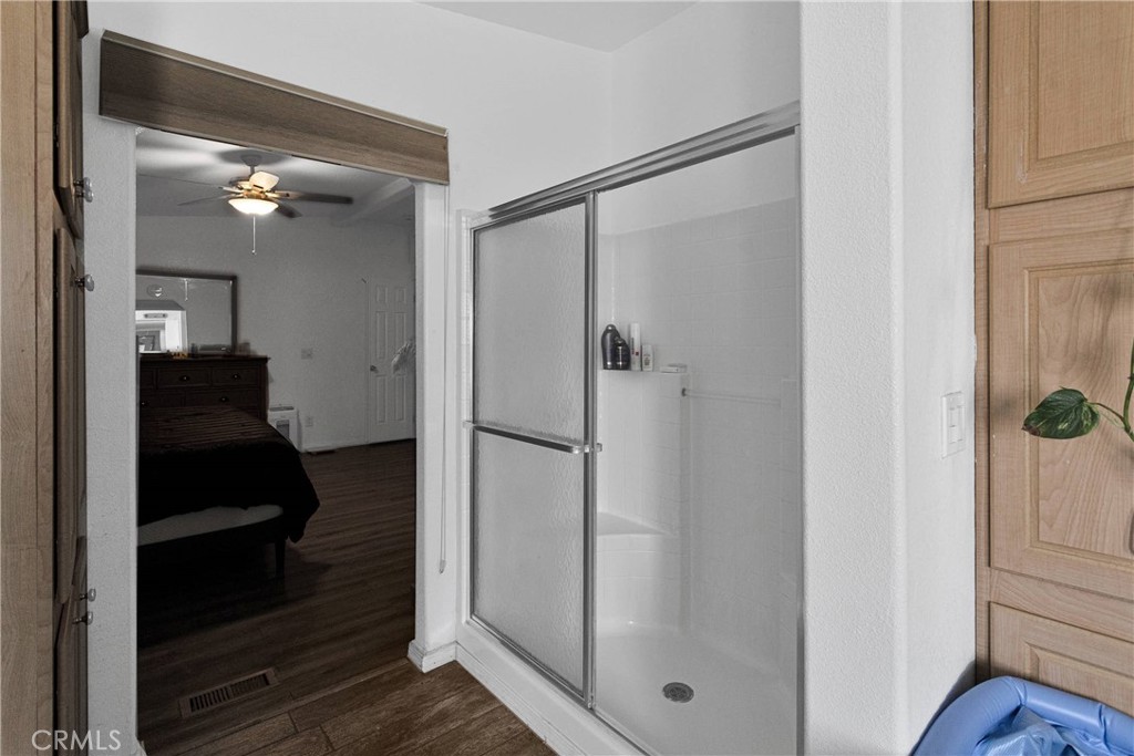 27320 Rodeo Road Helendale, CA 92342 - Photo 22 of 54 Primary bath shower