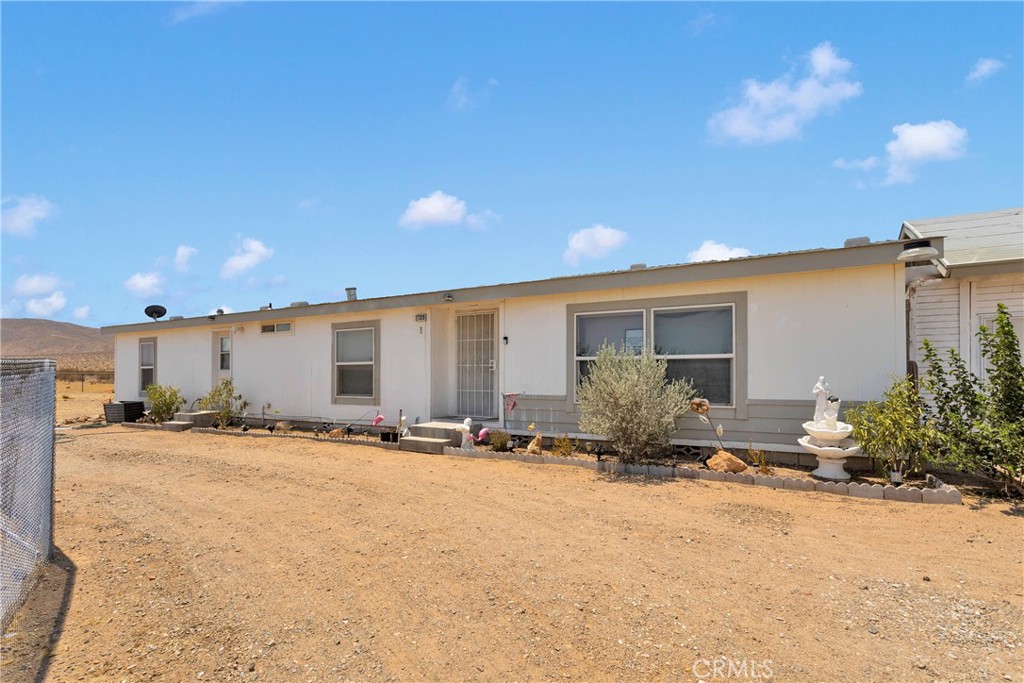 27320 Rodeo Road Helendale, CA 92342 - Photo 3 of 54 Main house