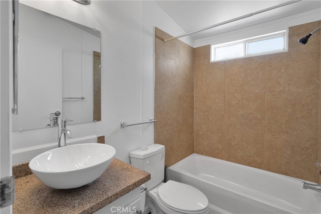 27320 Rodeo Road Helendale, CA 92342 - Photo 35 of 54 Bathroom #2