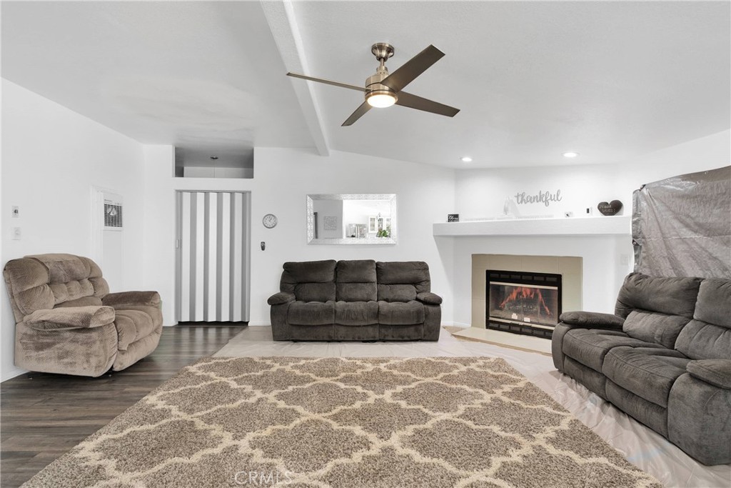 27320 Rodeo Road Helendale, CA 92342 - Photo 9 of 54 Family room