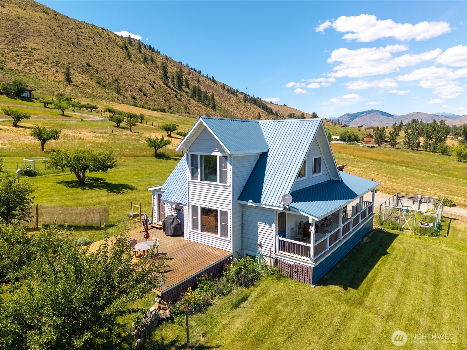 195 Twin Lakes Road Winthrop, WA 98862 - Photo 3 of 40