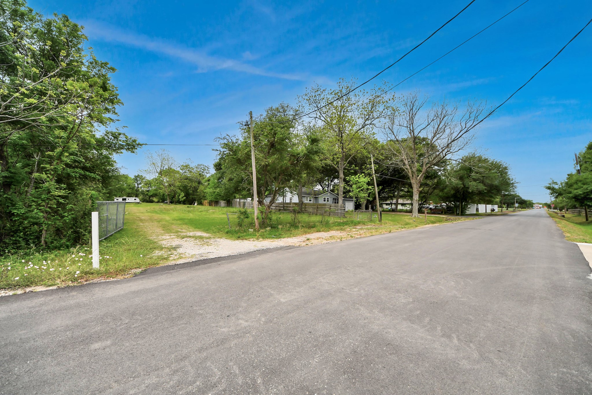 703 N Road Baytown, TX 77521 - Photo 7 of 34