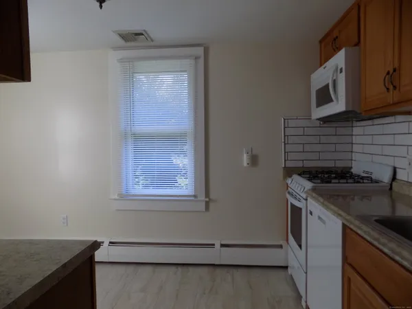 $1,850 | 6 Hillside Avenue, Unit B, New Milford, CT 06776