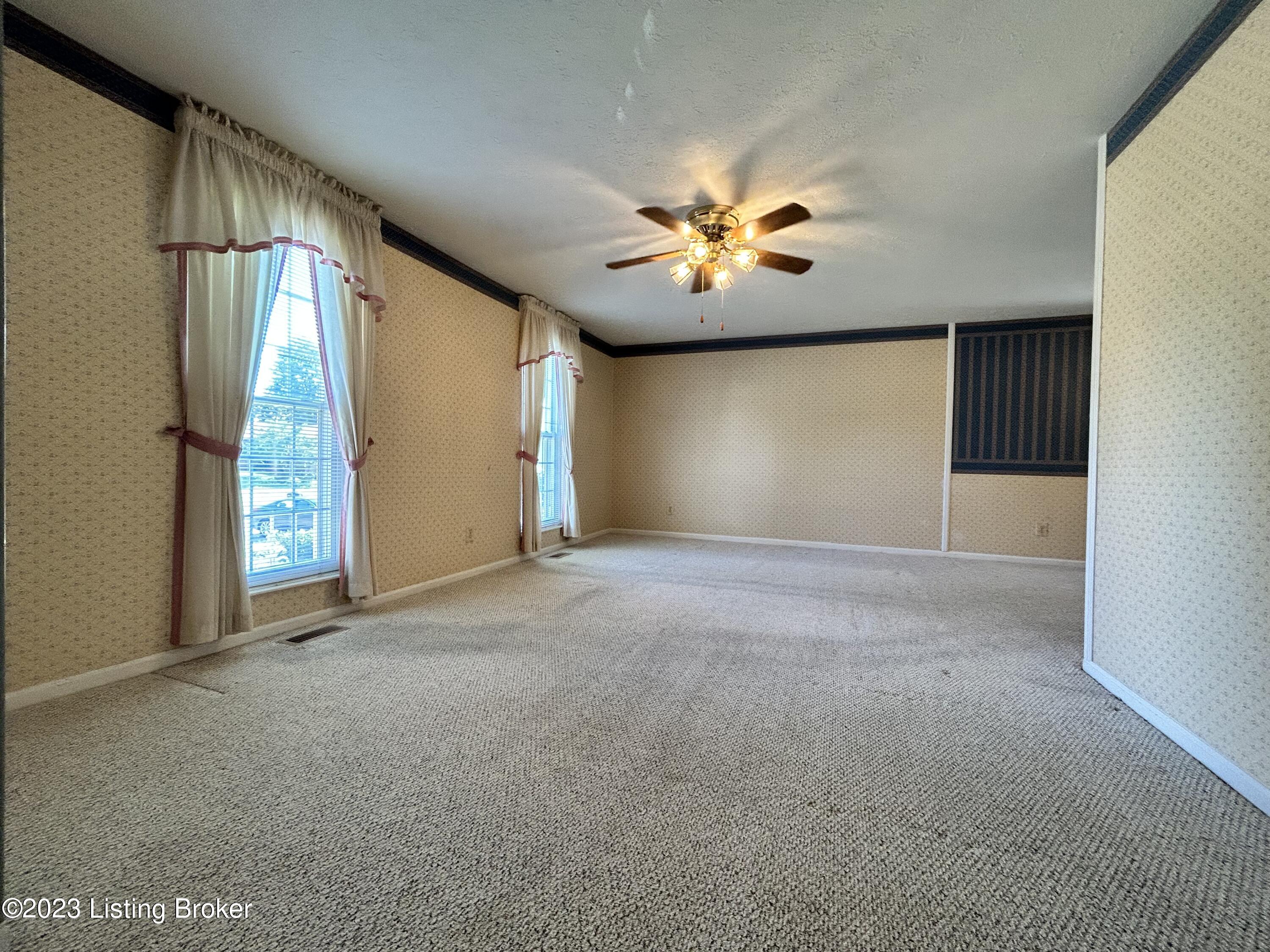 6409 Overton Road Louisville, KY 40228 - Photo 2 of 32 IMG_3713