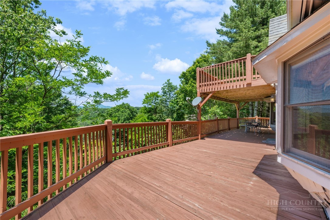 310 Locust Point Drive Boone, NC 28607 - Photo 3 of 33