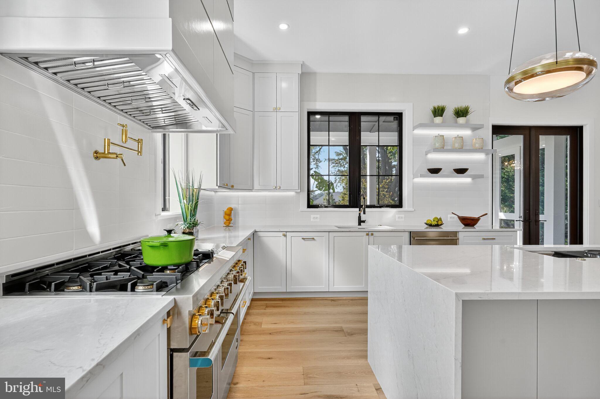 1730 Barbee Street McLean, VA 22101 - Photo 27 of 78 Jenn Air 48 Inch 6 Burner Gas Range