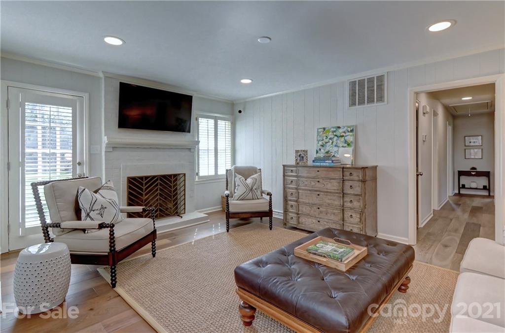 5523 Sharon Road Charlotte, NC 28210 - Photo 6 of 35 Gallery Image 6