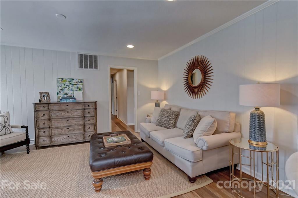 5523 Sharon Road Charlotte, NC 28210 - Photo 7 of 35 Gallery Image 7