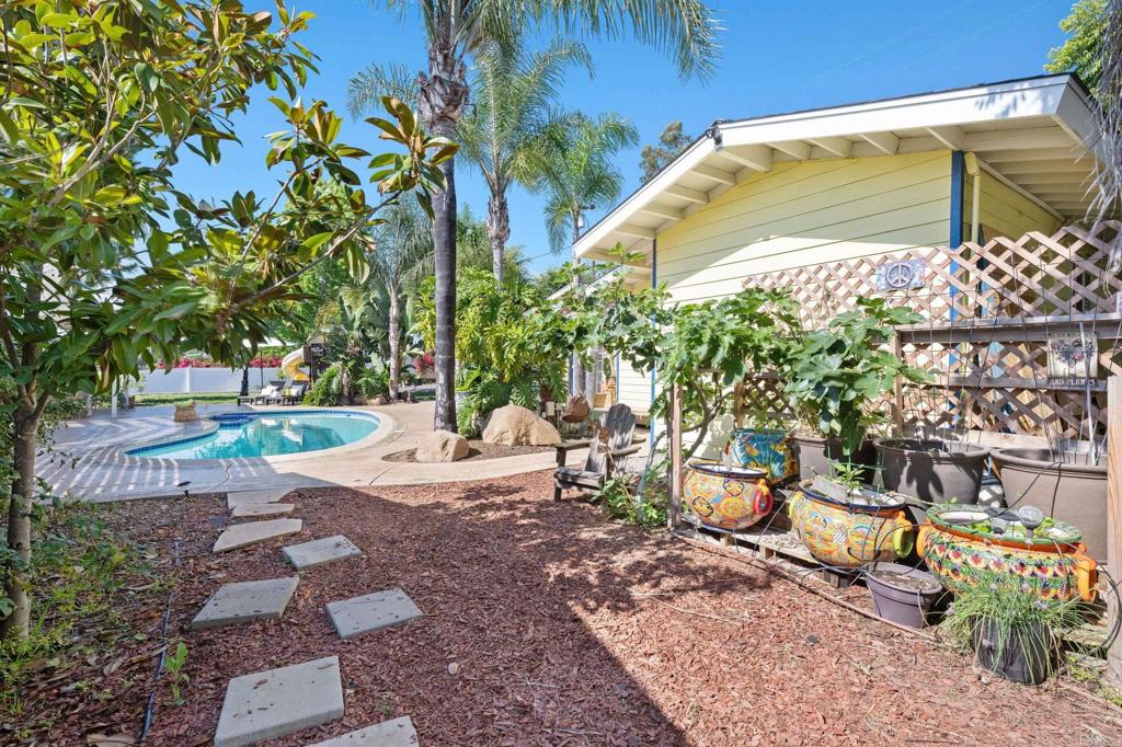 2042 Pheasant Run Road Fallbrook, CA 92028 - Photo 49 of 75 a backyard of a house with table and chairs