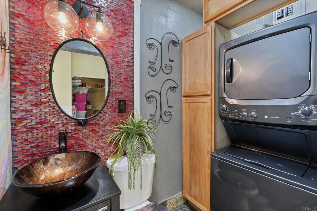 2042 Pheasant Run Road Fallbrook, CA 92028 - Photo 62 of 75 a living room with a fireplace and a mirror