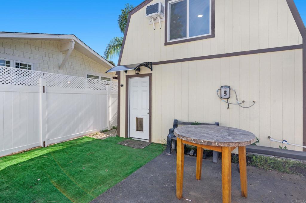 2042 Pheasant Run Road Fallbrook, CA 92028 - Photo 73 of 75 a backyard of a house with table and chairs