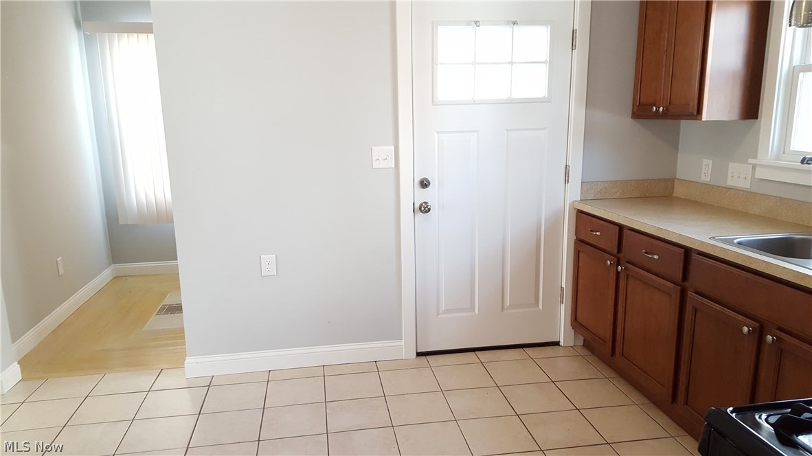 1680 South Green Road Cleveland, OH 44121 - Photo 11 of 30