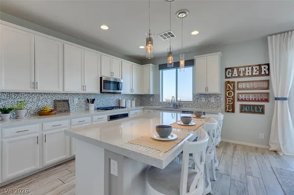 $4,995 | 456 Astillero Street, Las Vegas, NV 89138