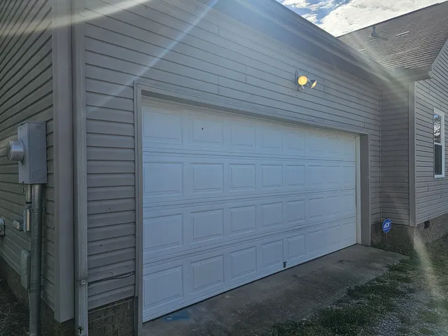 a view of a garage