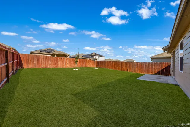 a view of an house with backyard