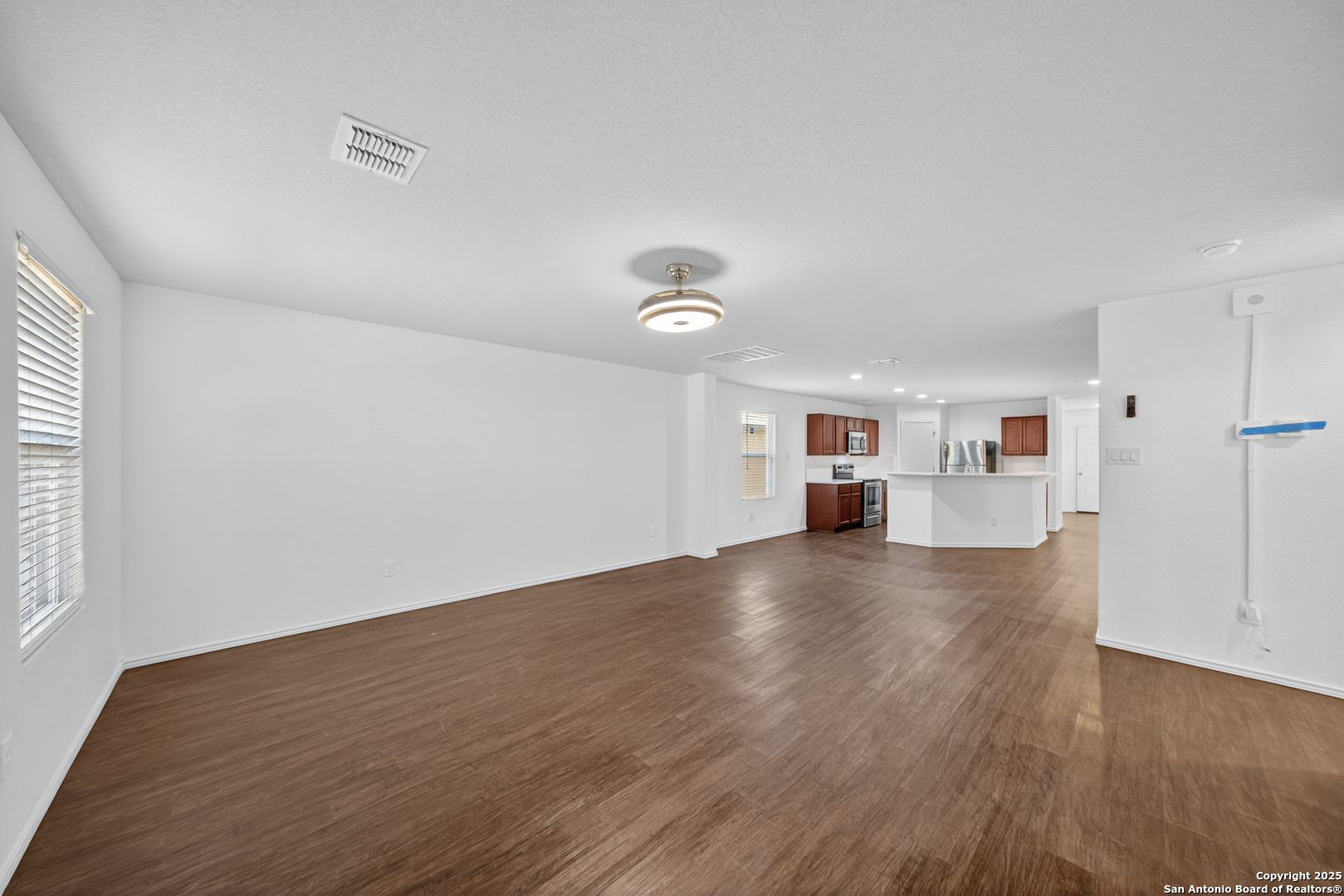 7139 Quarter Moon Converse, TX 78109 - Photo 7 of 35