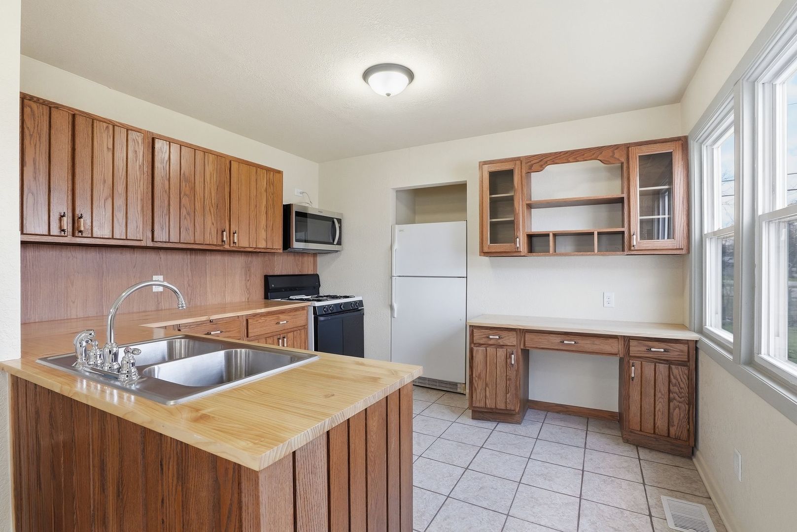 1 Louis Road Joliet, IL 60433 - Photo 7 of 21