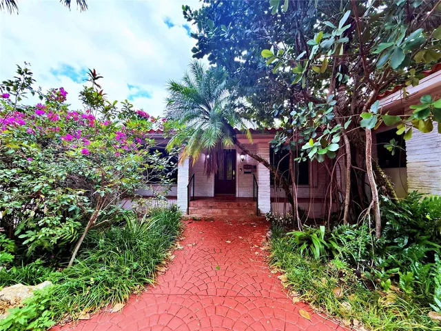 $7,500 | 1915 Country Club Prado, Coral Gables, FL 33134