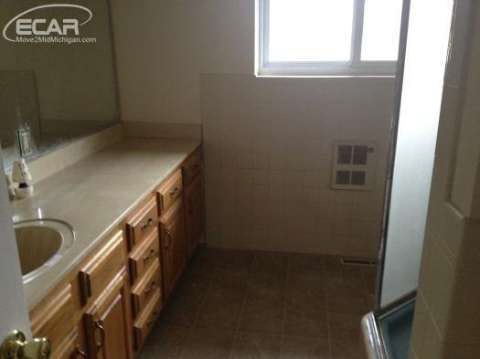 6561 Flushing Road Flushing, MI 48433 - Photo 2 of 16 20427164-1.JPG