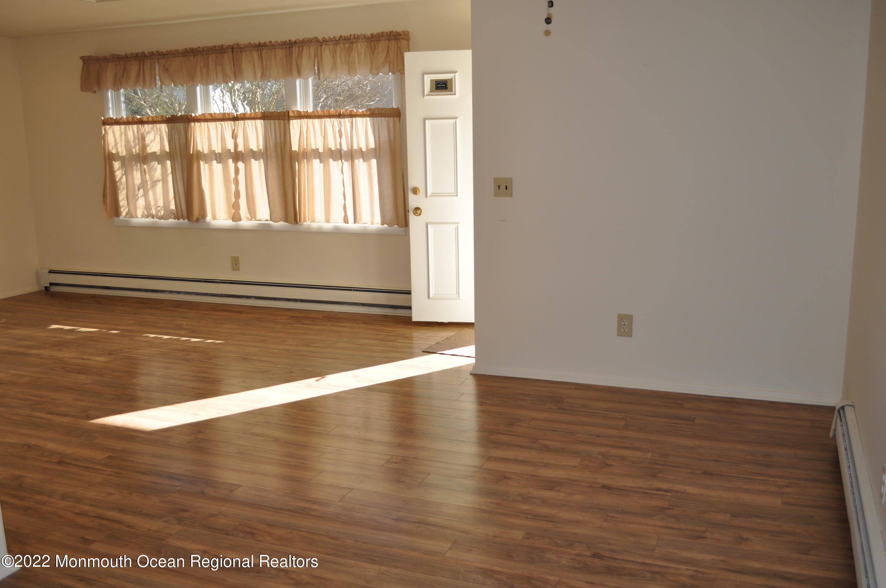 18 Coventry Road Toms River, NJ 08757 - Photo 4 of 15 DSC_0102