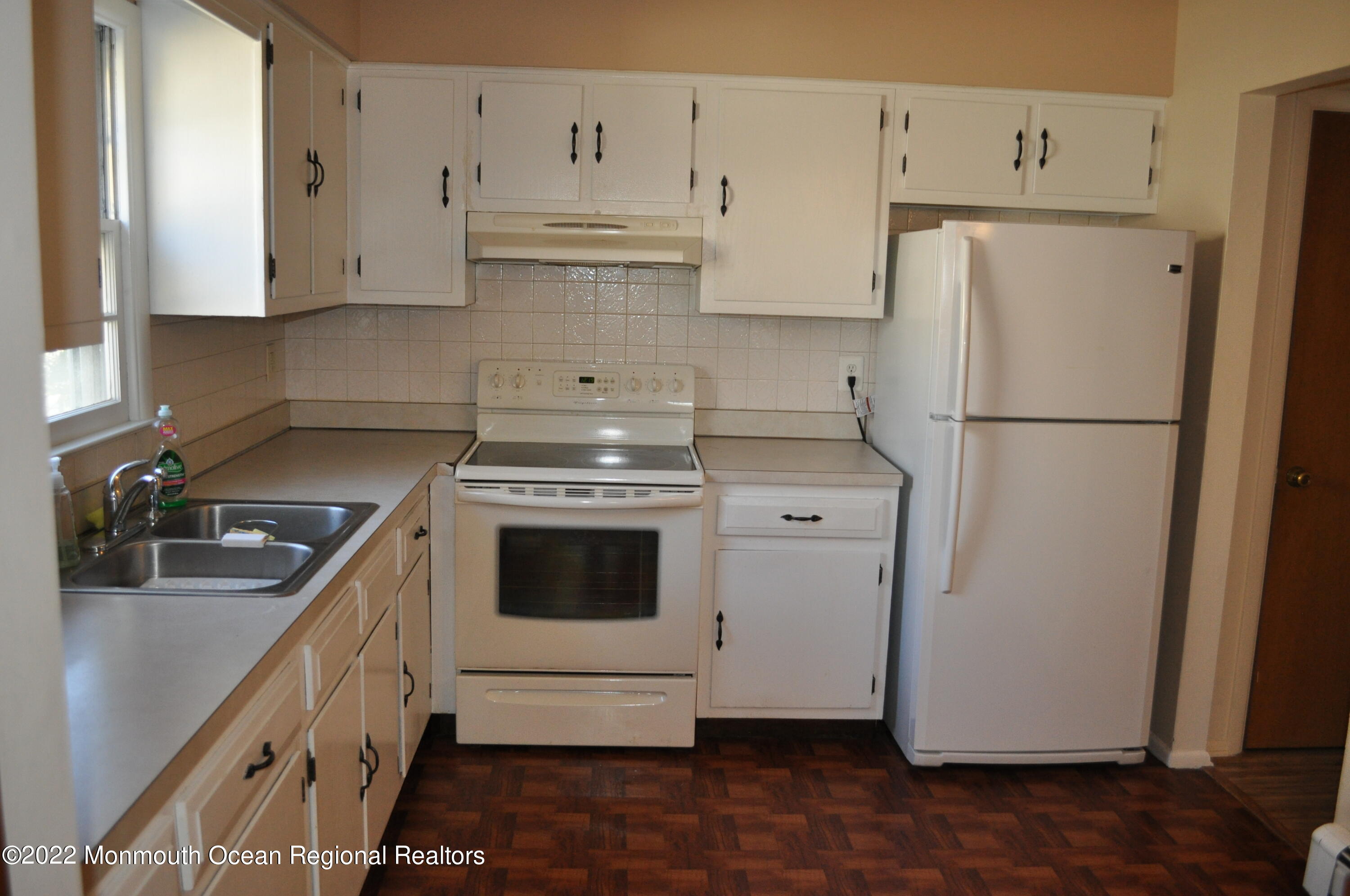 18 Coventry Road Toms River, NJ 08757 - Photo 6 of 15 DSC_0111