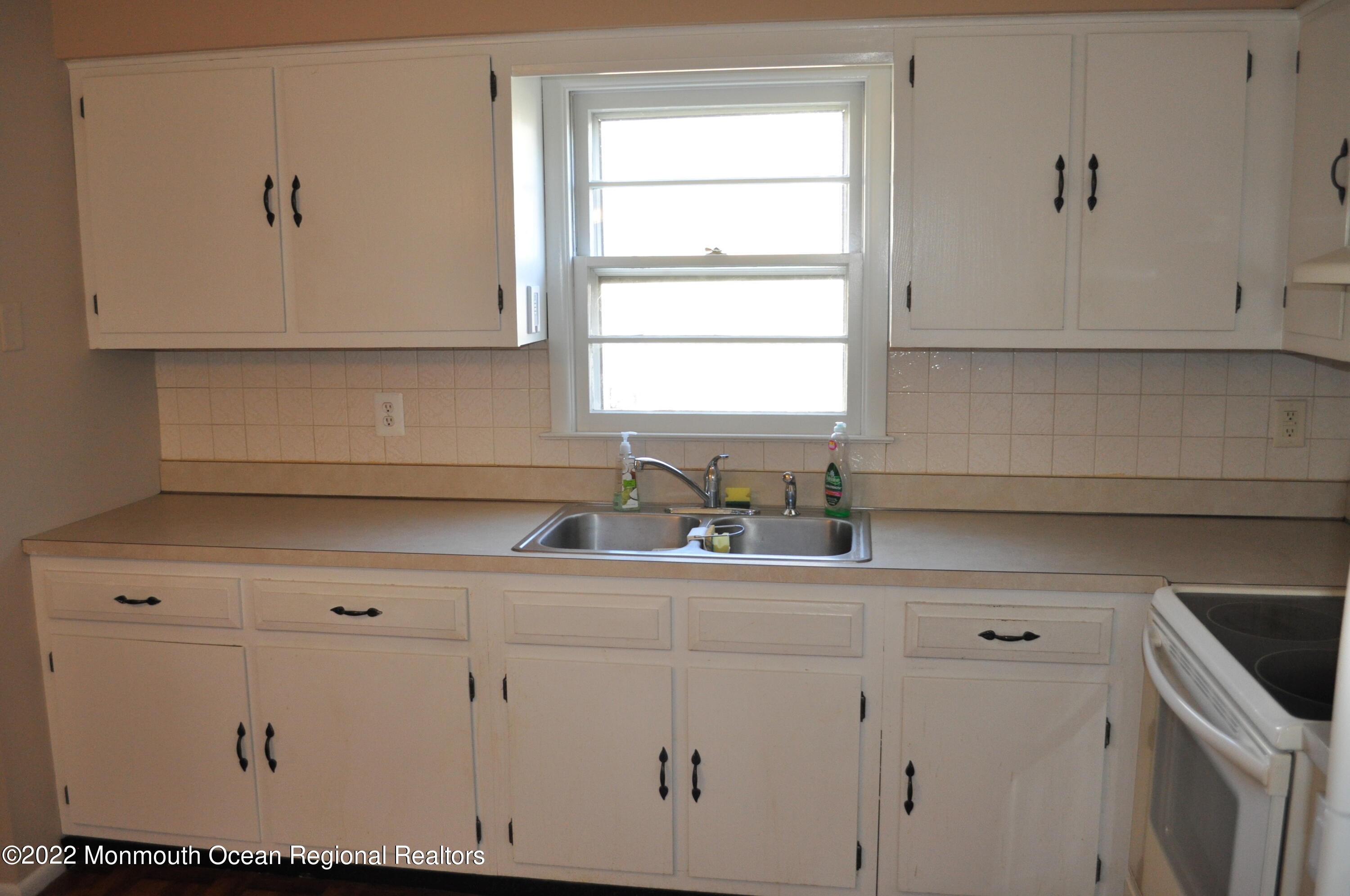 18 Coventry Road Toms River, NJ 08757 - Photo 8 of 15 DSC_0112