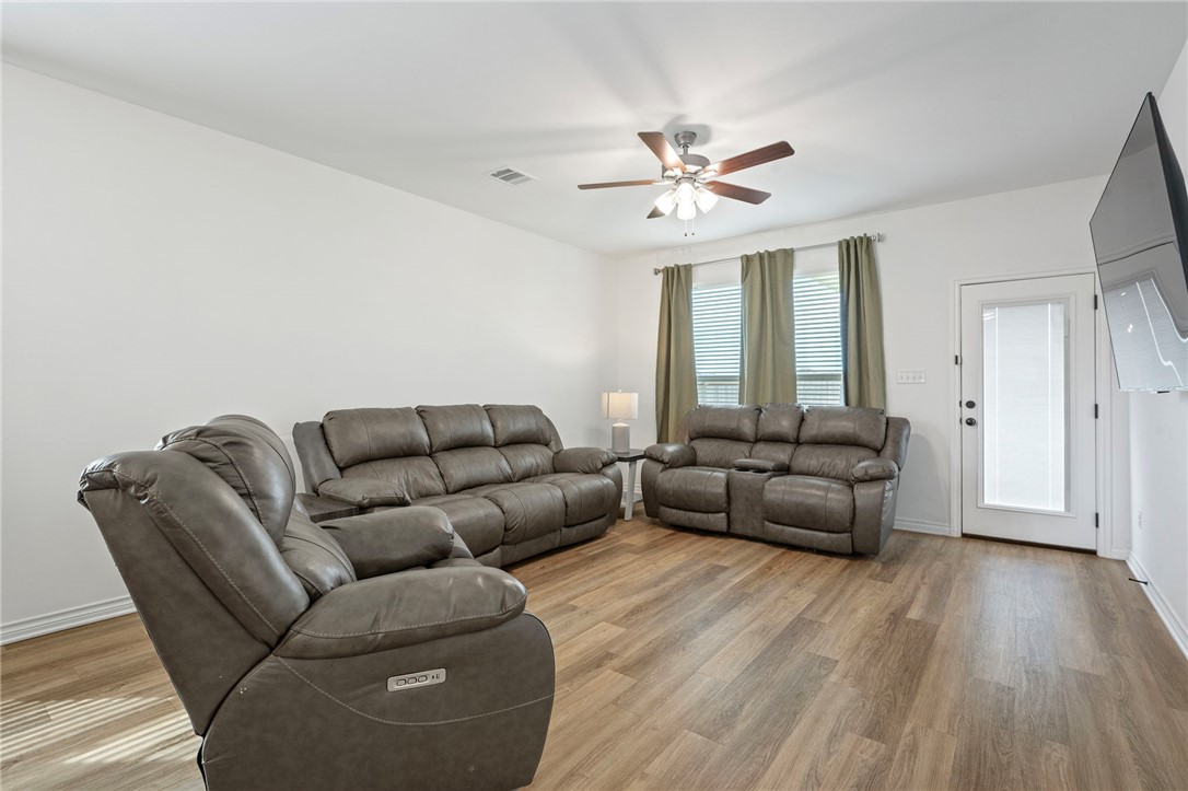 1905 Stubbs Drive Bryan, TX 77807 - Photo 3 of 20