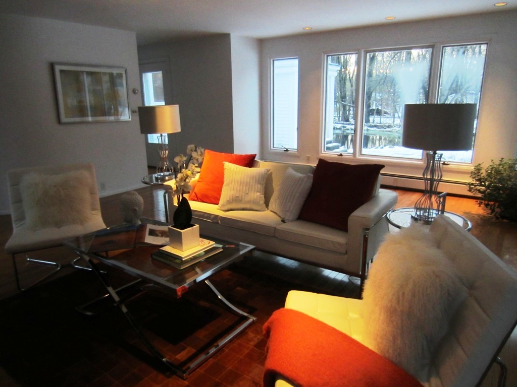 45 R Old Farm Road Darien, CT 06820 - Photo 6 of 16 a living room with furniture and a lamp