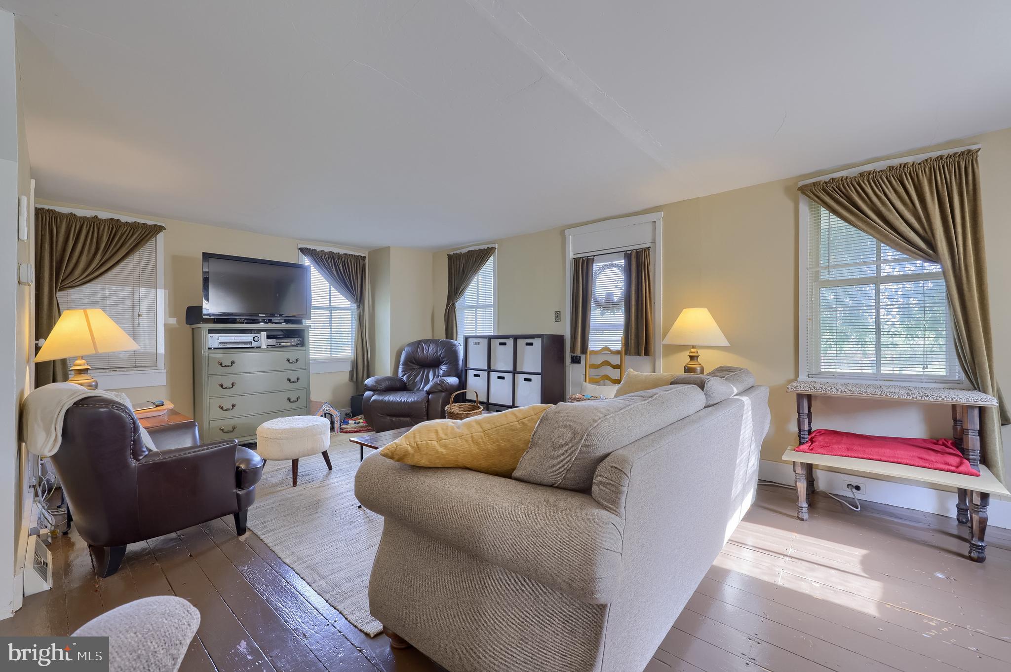 618 Owl Hill Road Lititz, PA 17543 - Photo 13 of 47 Living Room
