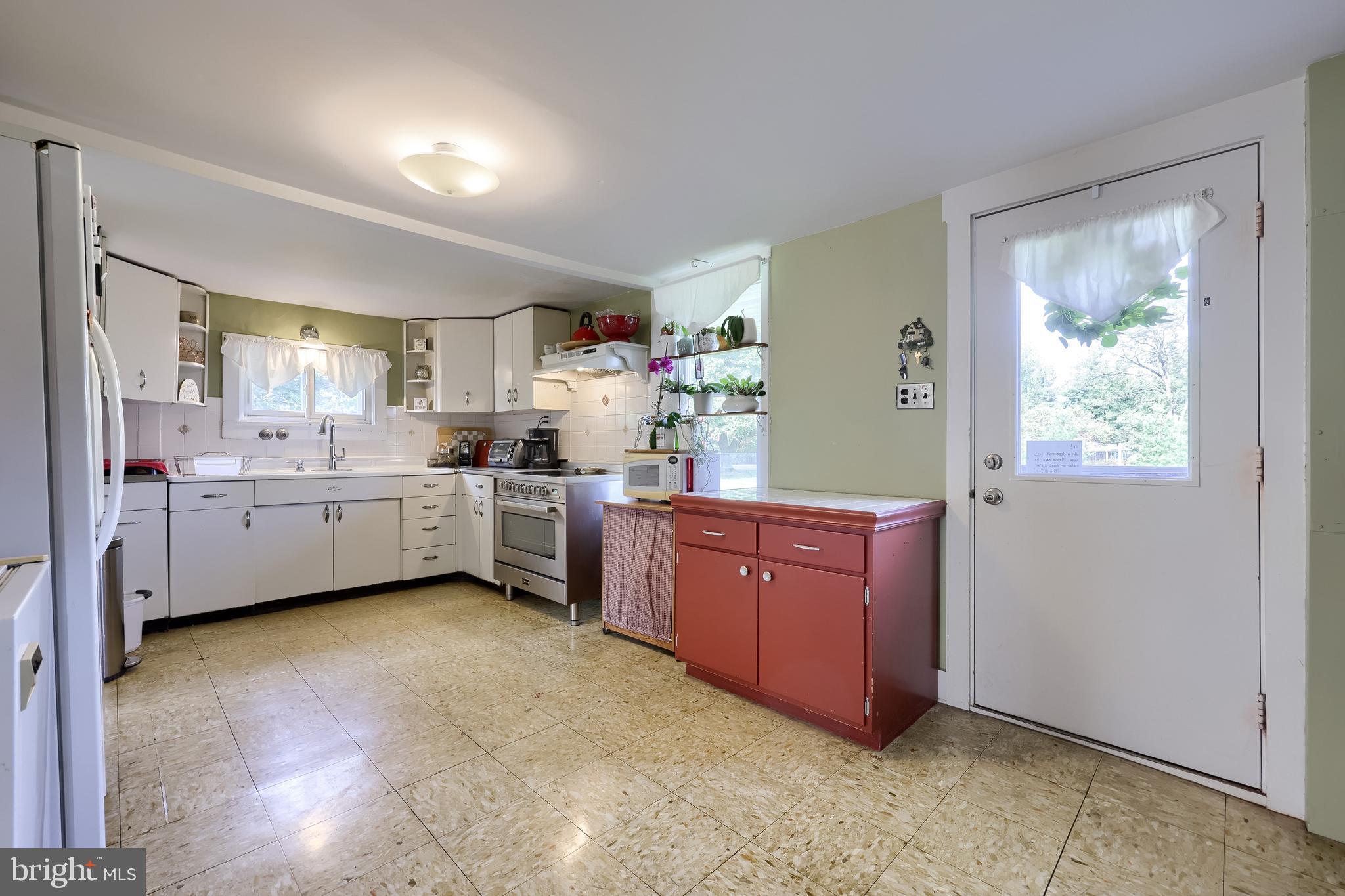 618 Owl Hill Road Lititz, PA 17543 - Photo 5 of 47 Kitchen