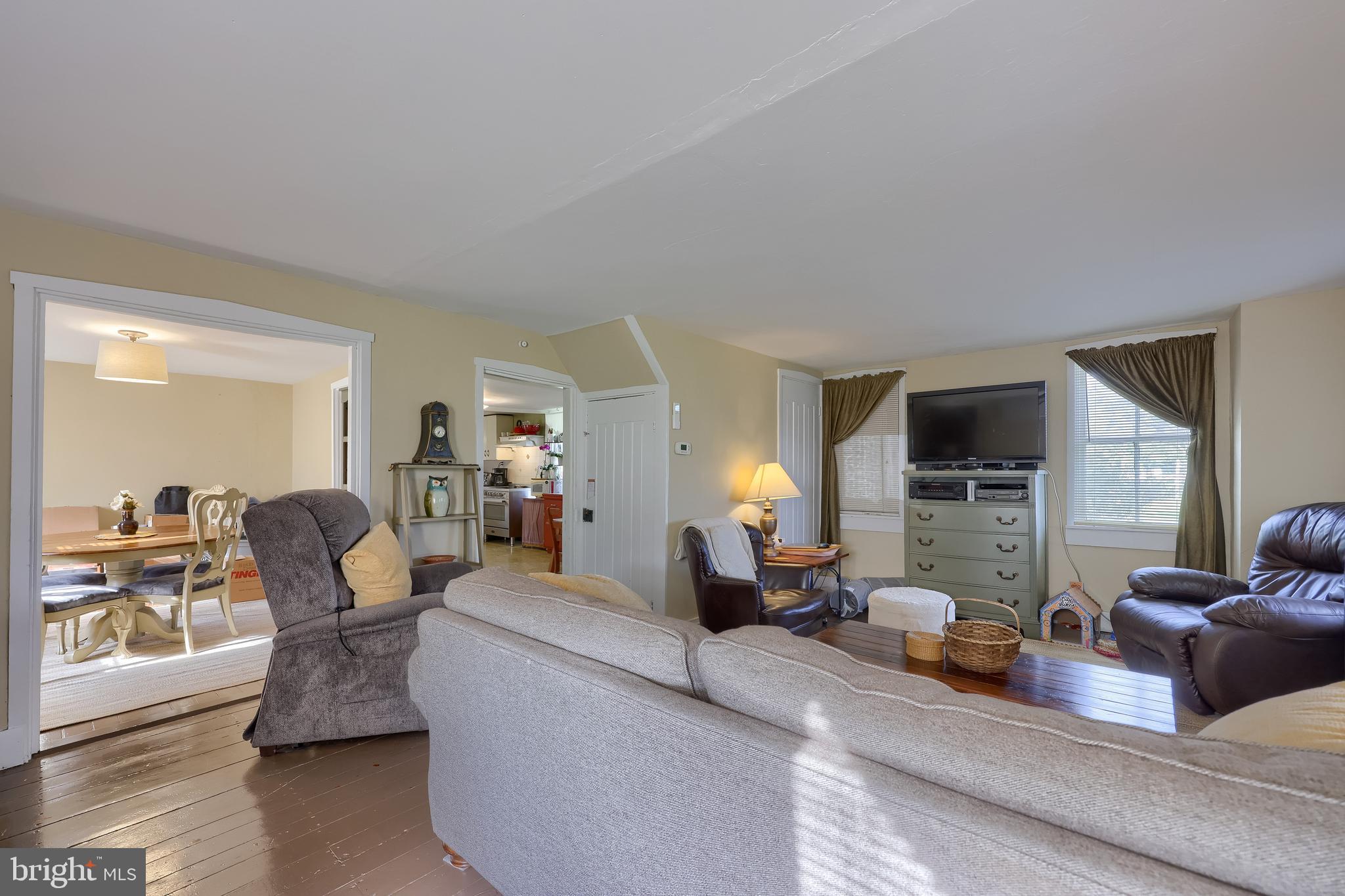 618 Owl Hill Road Lititz, PA 17543 - Photo 10 of 47 Living Room