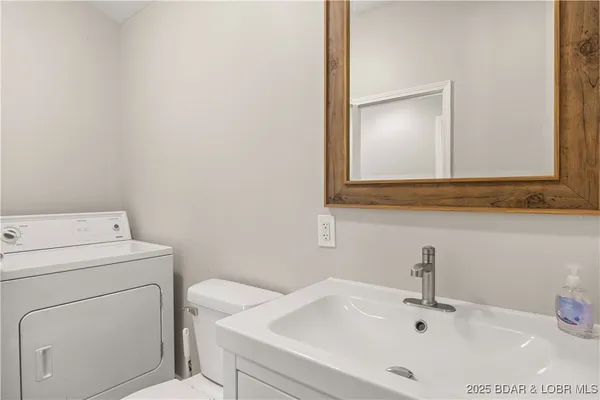 $499,000 | 48 Lake Village Road, Eldon, MO 65026