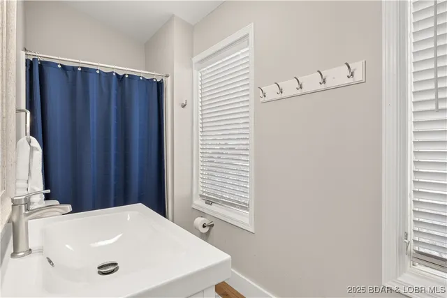 $499,000 | 48 Lake Village Road, Eldon, MO 65026