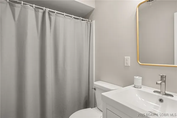 $499,000 | 48 Lake Village Road, Eldon, MO 65026