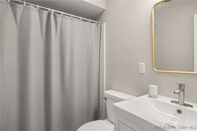 $499,000 | 48 Lake Village Road, Eldon, MO 65026