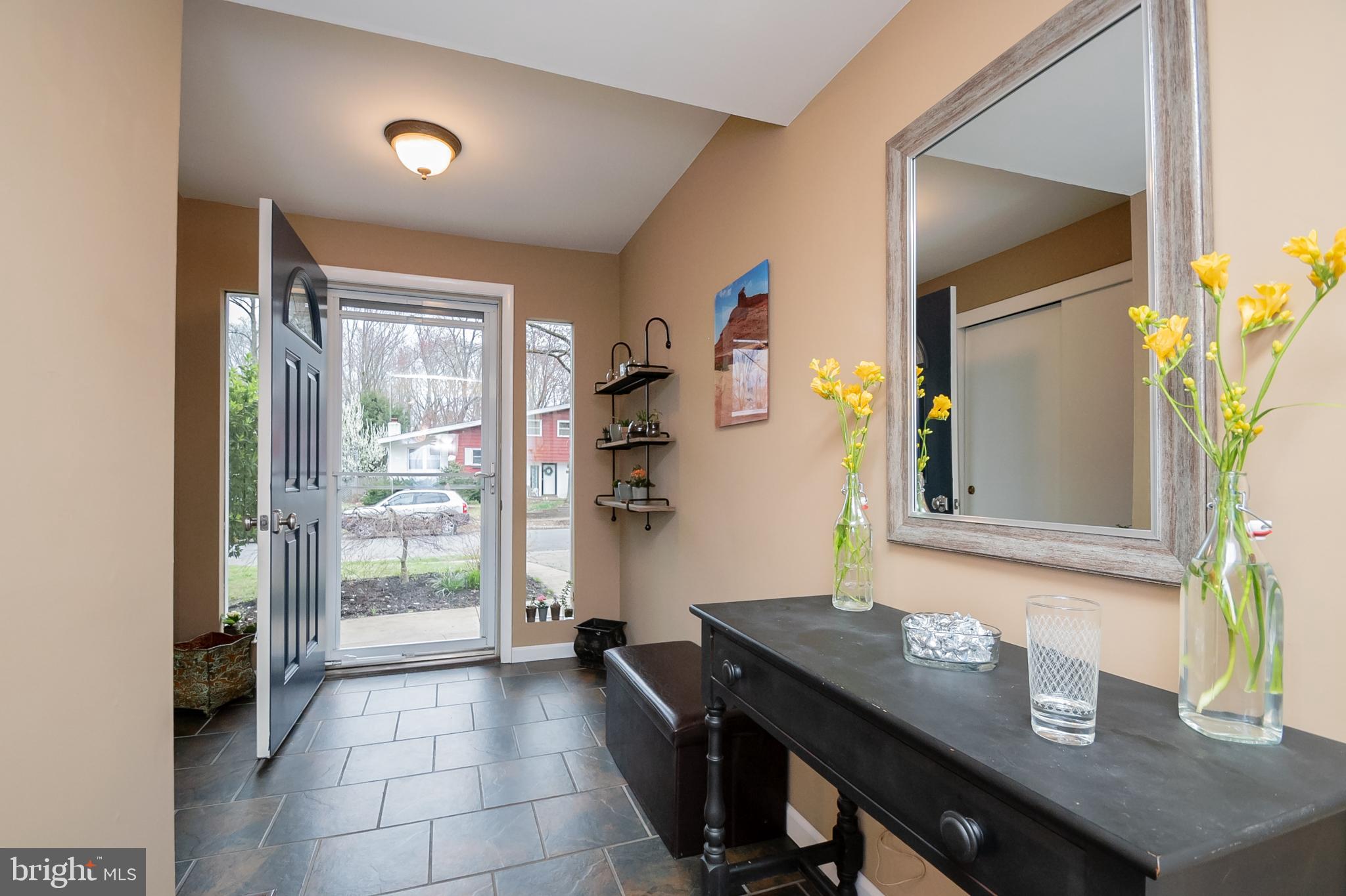 1513 Fresno Road Wilmington, DE 19803 - Photo 25 of 30 Main Level Entry: Toward Front Door