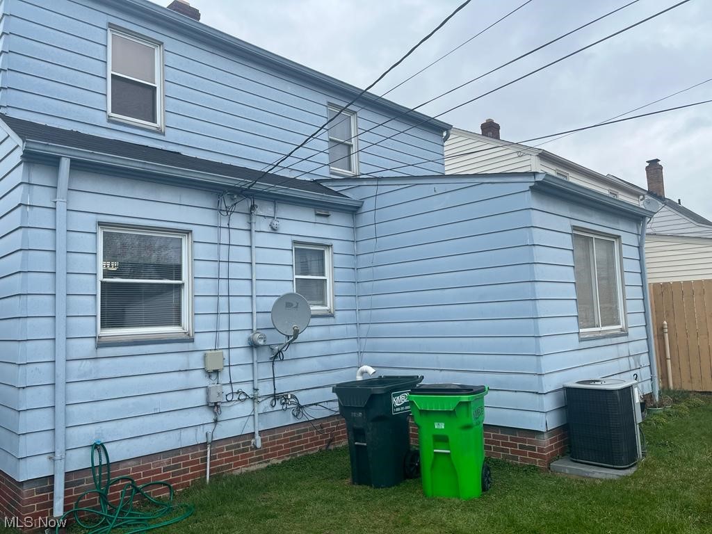 4030 Stonehaven Road Cleveland, OH 44121 - Photo 2 of 14