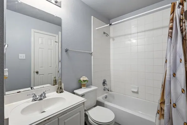 $3,800 | 3480 Daisy Lane, Grand Prairie, TX 75052