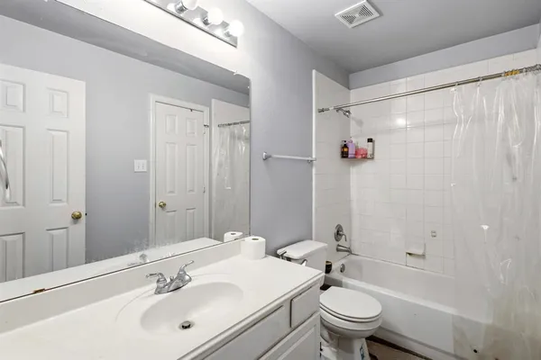 $3,800 | 3480 Daisy Lane, Grand Prairie, TX 75052