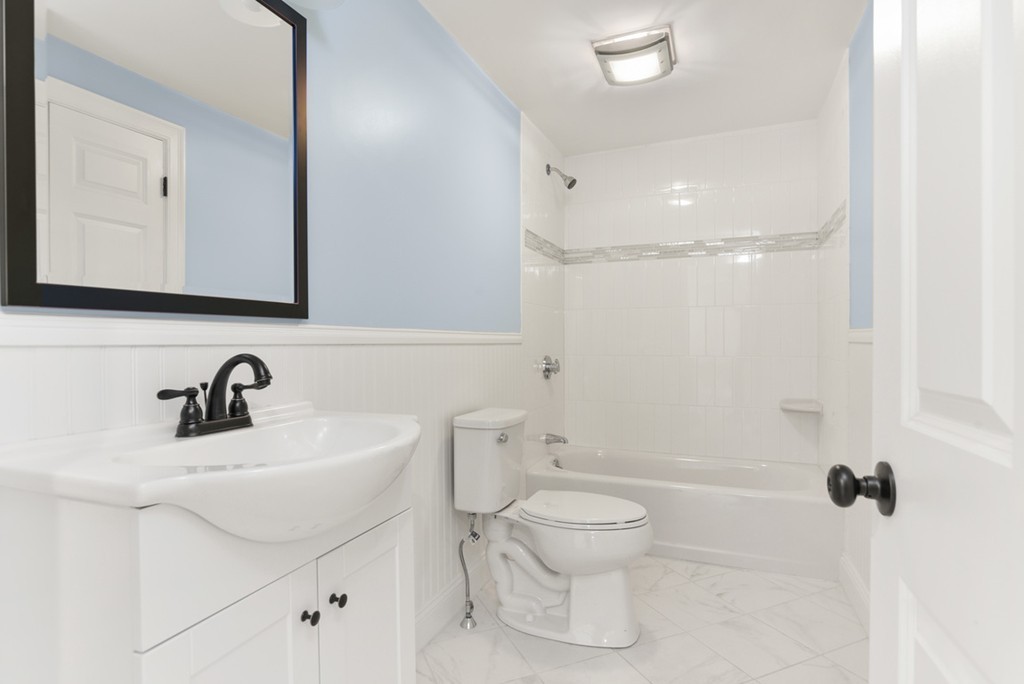 17 R Highland Street, Unit 1 Woburn, MA 01801 - Photo 12 of 15 Gallery Image 12