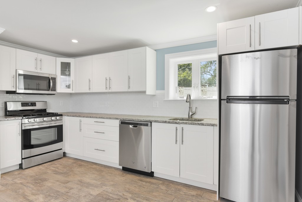17 R Highland Street, Unit 1 Woburn, MA 01801 - Photo 2 of 15 Gallery Image 2