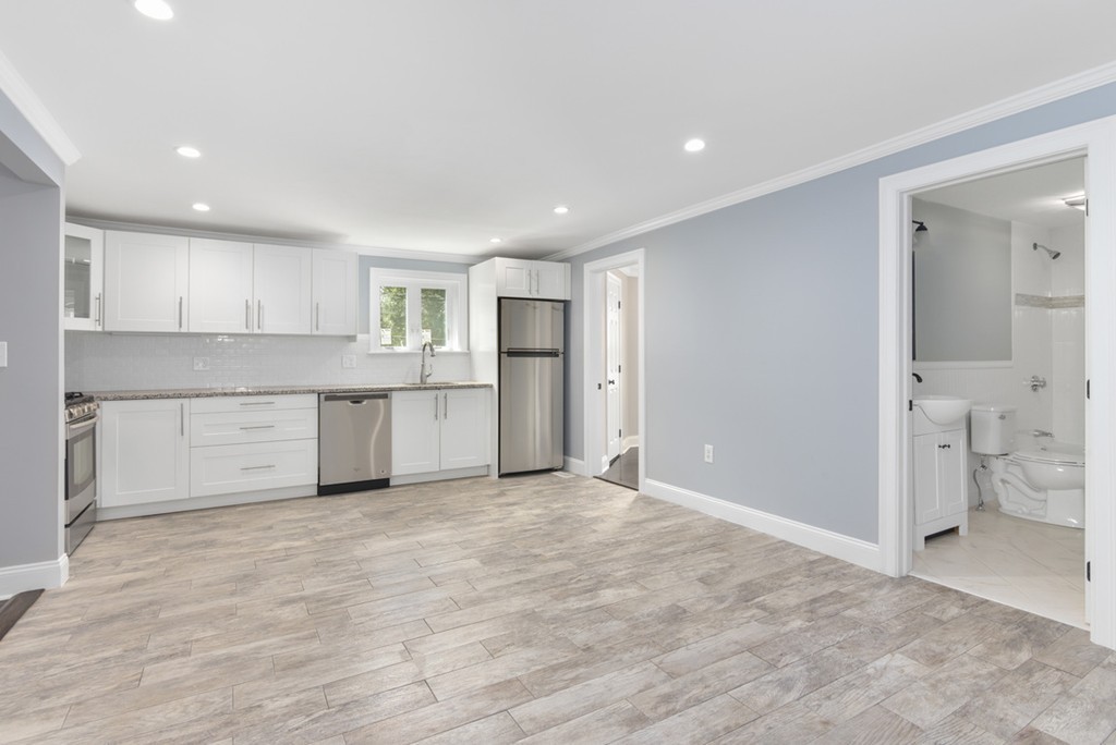 17 R Highland Street, Unit 1 Woburn, MA 01801 - Photo 3 of 15 Gallery Image 3